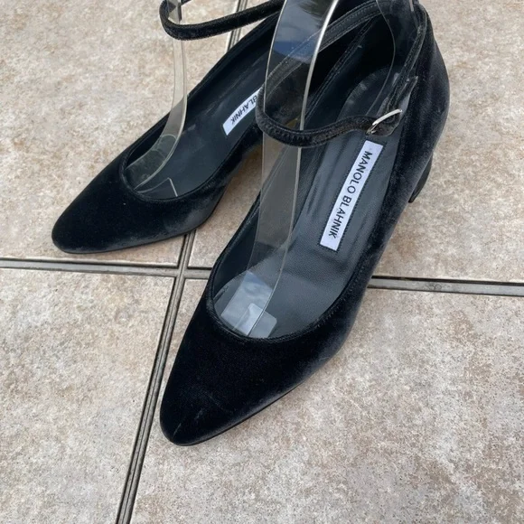 Manolo Blahnik Listony Strap 50 - Picture 16 of 16